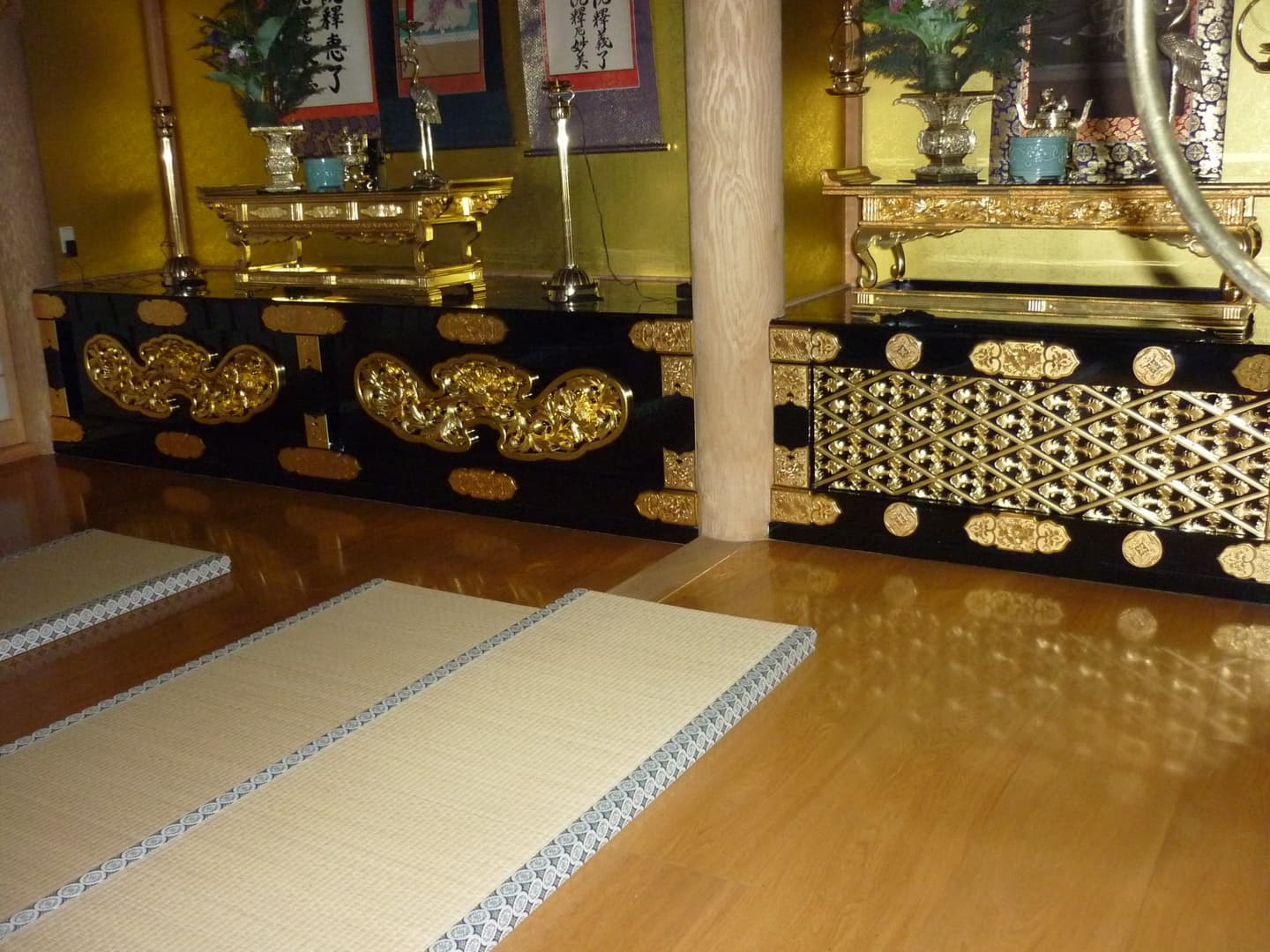 上壇框金具、団扇、菱組彫物